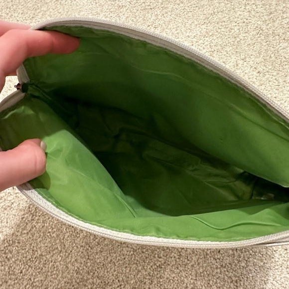 COPY - Clinique Silver Pouch - Picture 6 of 6